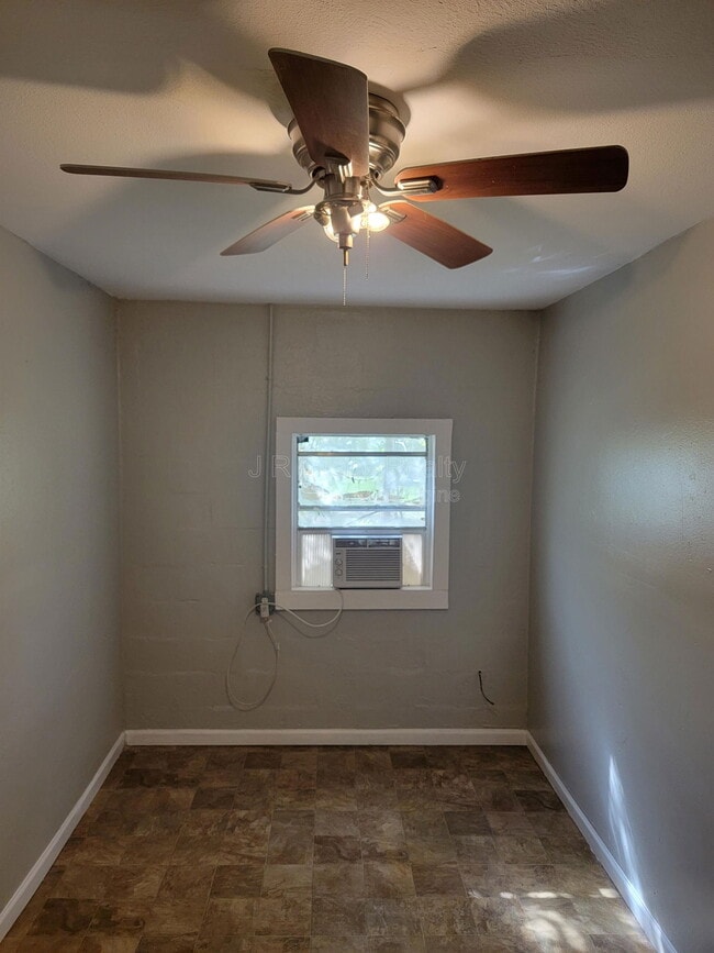 Building Photo - 1118 Oaklawn St