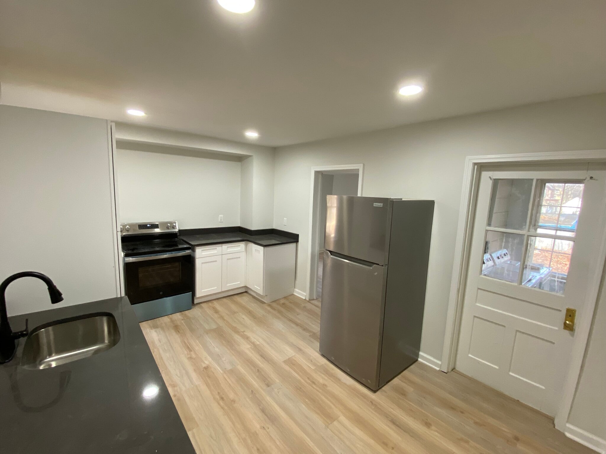 Building Photo - 49 Grove St