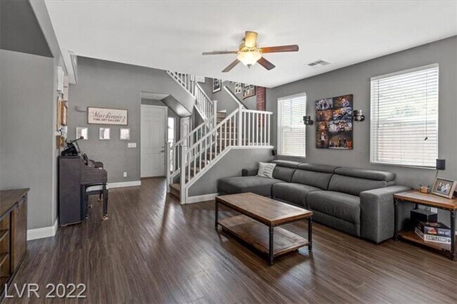 Building Photo - 4 BEDROOM 3 BATH SINGLE FAMILY HOME IN PROVIDENCE!!