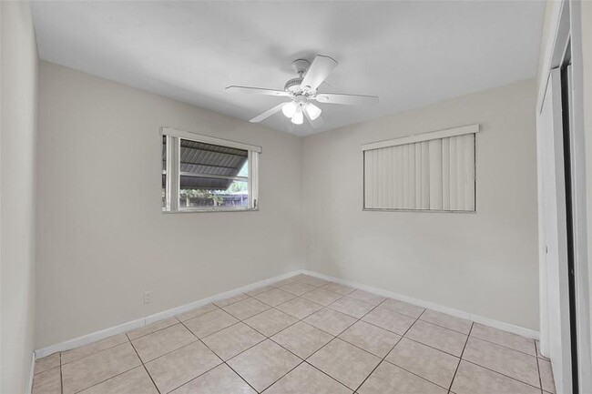 Building Photo - 3 bedroom in Hallandale FL 33009