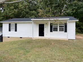 Building Photo - NEWLY RENOVATED 2 BED, 2 BATH HOME LOCATED...