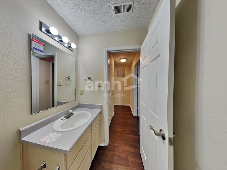 Building Photo - 6622 W Jefferson Ct