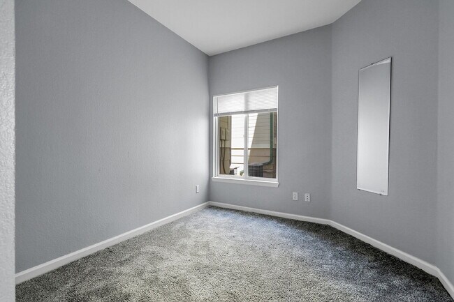 Building Photo - $1,650.00, Spacious 2-bedroom, 1 bath Cond...
