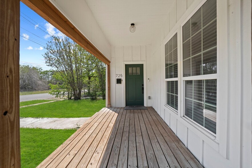 Building Photo - 725 Westfall Ave