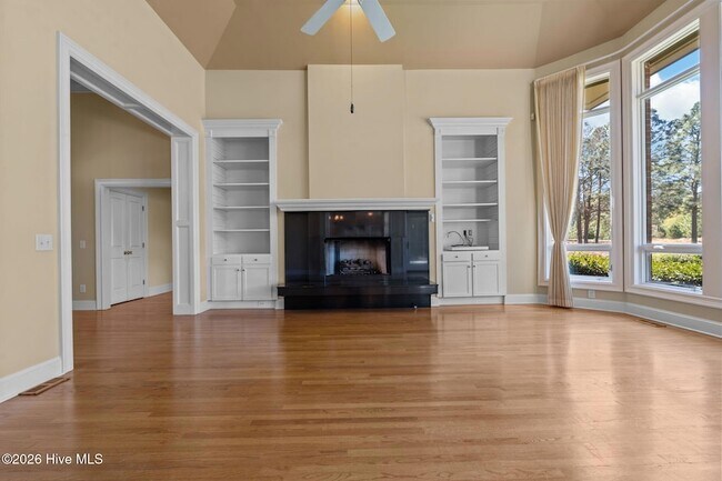 Building Photo - 50 Oak Meadow Rd