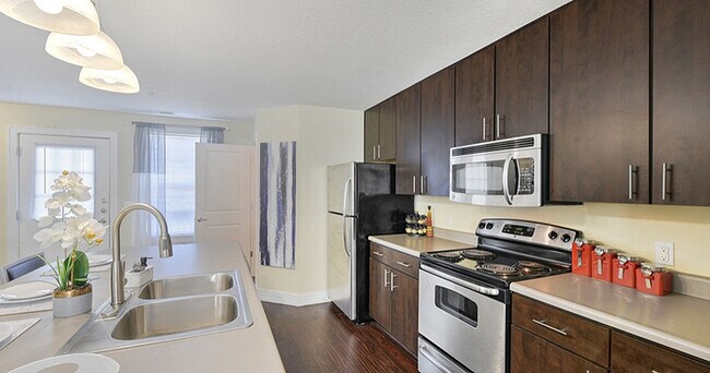 Kitchen-02-Avenue-at-San-Marcos-San-Marcos - The Avenue at Orono Apartments