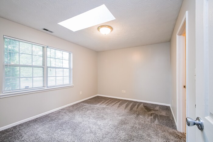 Building Photo - 11813 Shannon Pointe Rd