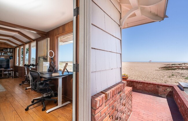 Building Photo - Winter Lease in Exclusive Peninsula Point ...