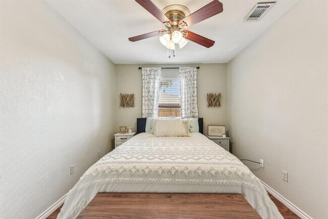 Building Photo - 1624 Aquarena Springs Dr