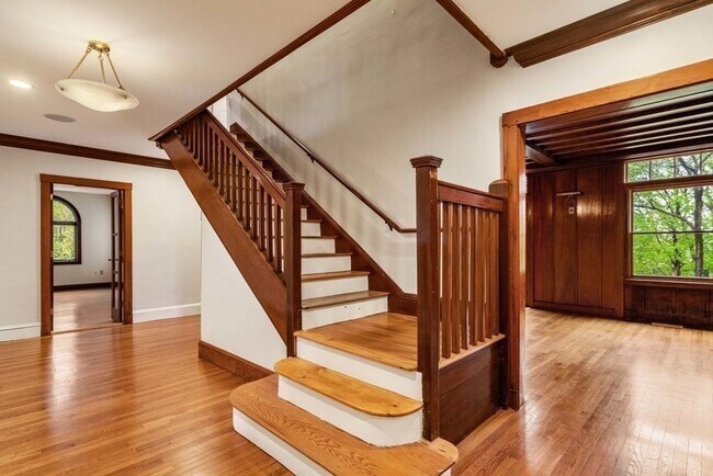 Building Photo - 12 Summit Rd