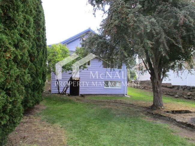 Building Photo - Charming 3-Bedroom Craftsman in Central Tacoma with Spacious Studio/Office