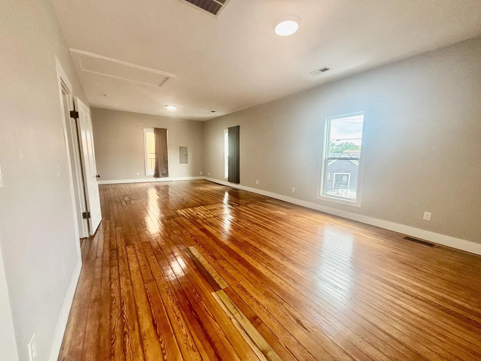 Building Photo - 605 Taylor Ave