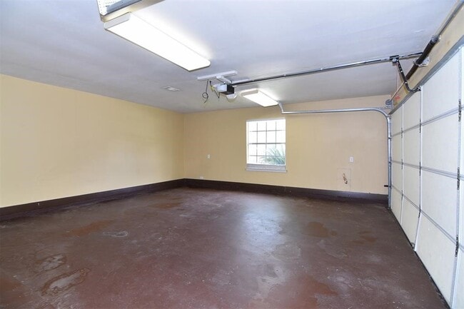 Building Photo - 8507 Grove Park Dr