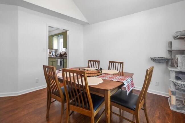 Building Photo - 506 Brentwood Cir