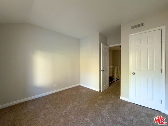 Building Photo - 9531 Vía Ricardo