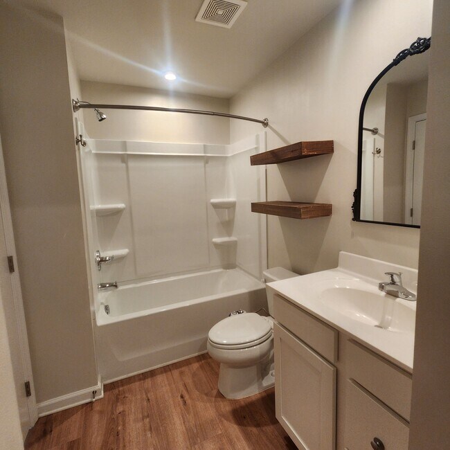 Building Photo - 525 Hampton Townes Dr