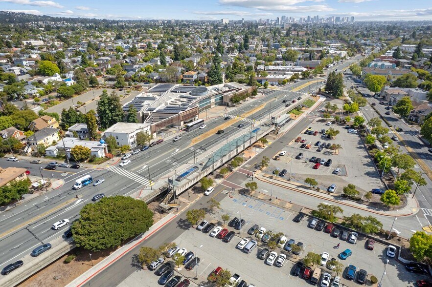 Building Photo - 1816 Carleton St