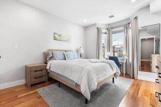 Building Photo - 176 W 7th St