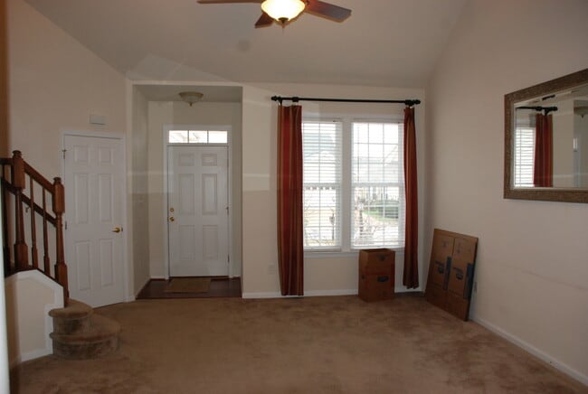 Building Photo - Well Maintained Townhome in Colonial Heritage in Williamsburg