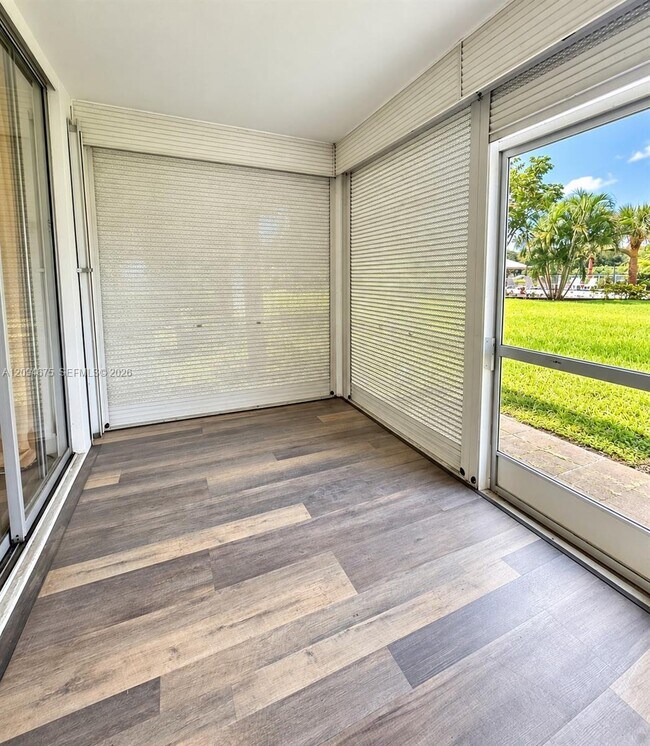Building Photo - 9440 Poinciana Pl