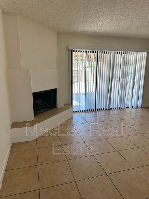 Building Photo - 1221 E Watson Dr