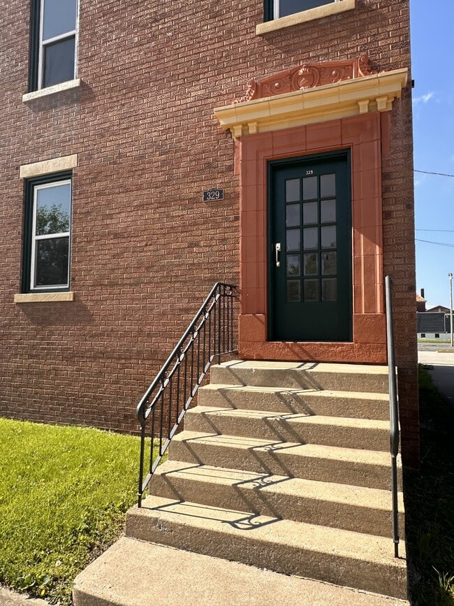 Building Photo - 329 E Broadway