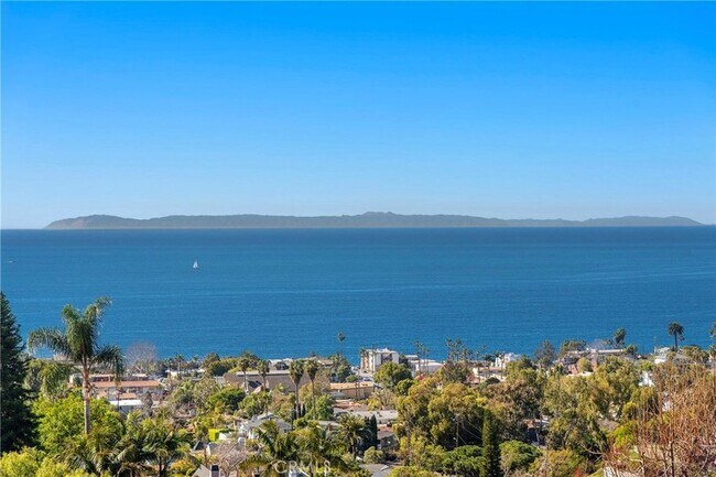 Building Photo - 875 Coast View Dr