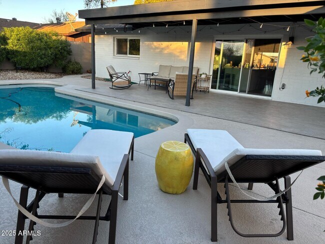 Building Photo - 4414 S Terrace Rd