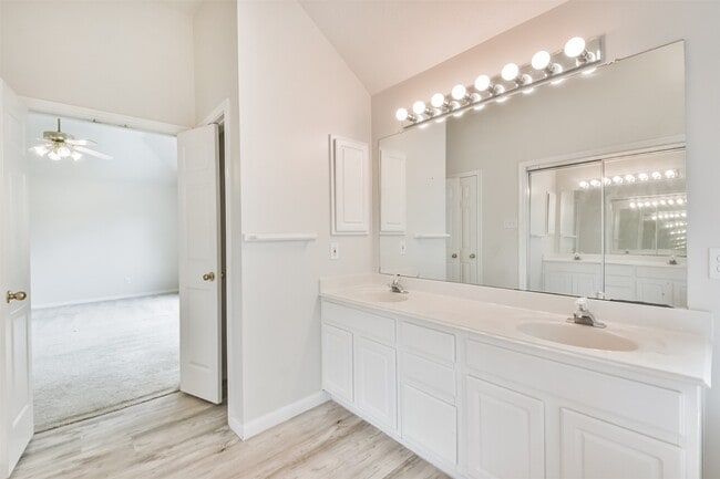 Building Photo - 10239 Sable Trail Ln