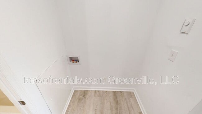 Building Photo - 233 Camellia Cir