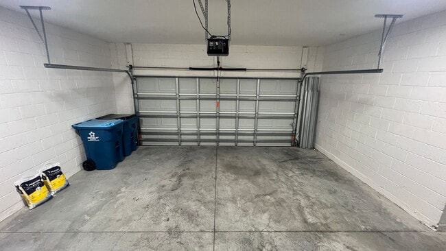 Building Photo - GORGEOUS Bedroom, 2 Bathroom Home in Palm Bay!!