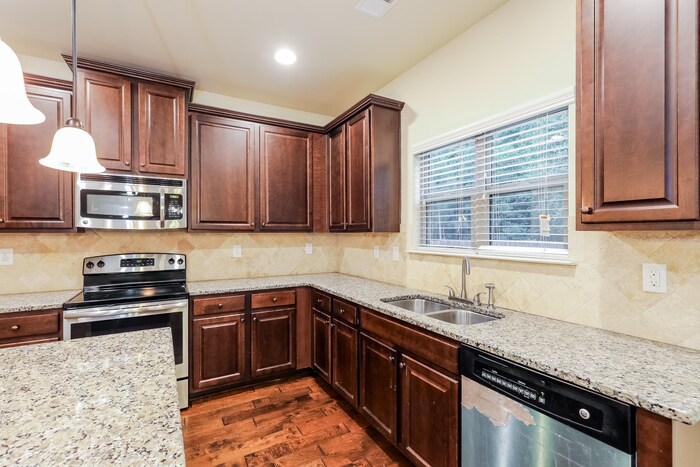 Building Photo - 4235 Sir Dixon Dr