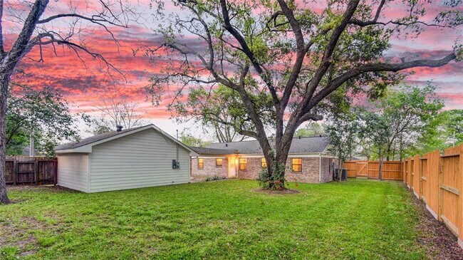 Building Photo - 11038 Waxwing St