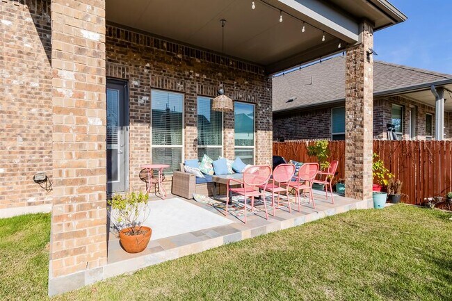 Building Photo - 722 Kingston Pl