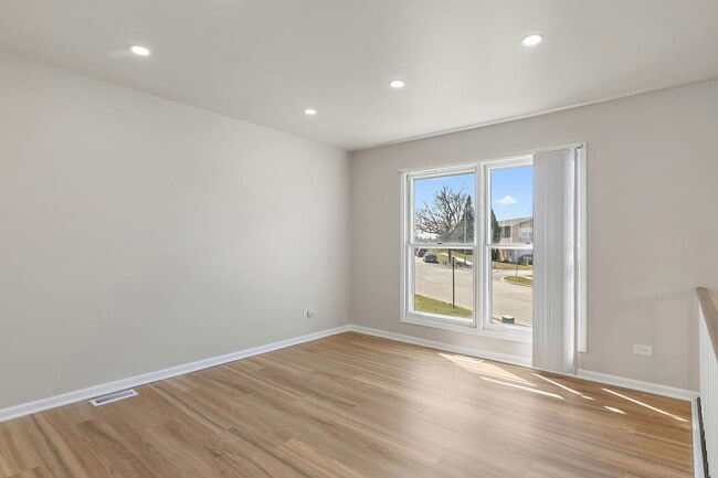 Building Photo - 2155 College Dr