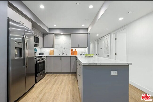 Building Photo - 5405 Hermitage Ave