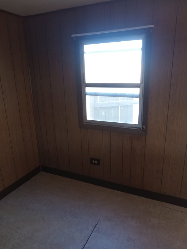 Building Photo - 218 E Denver St