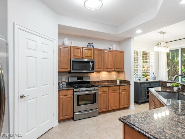 Building Photo - 2012 Tarpon Bay Dr N