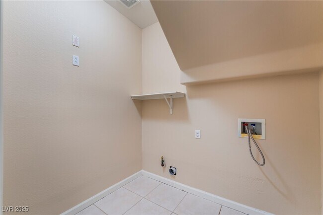 Building Photo - 5086 Echo Shire Ave