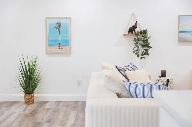 Building Photo - 1271 Woodlawn St