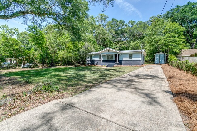Building Photo - 1804 Larkwood Dr