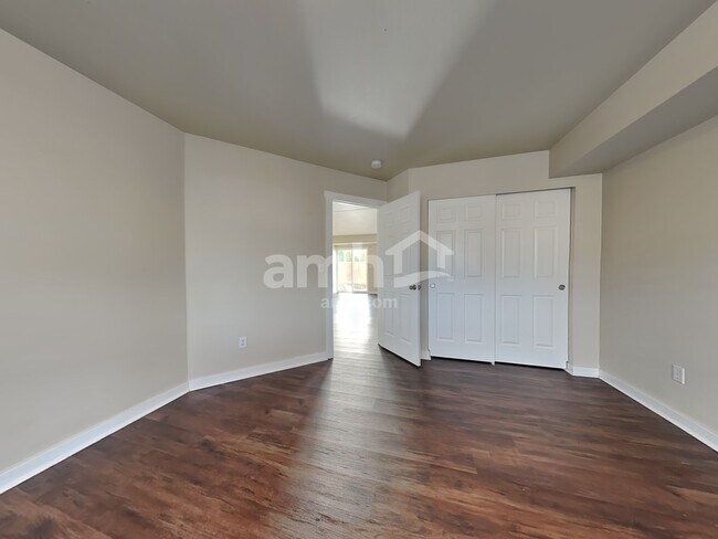 Building Photo - 1327 Whitehouse Ave