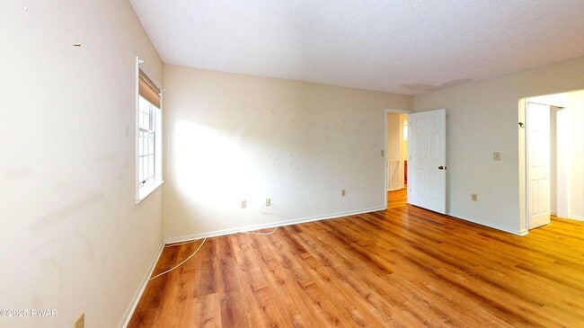Building Photo - 4038 Somerset Ct