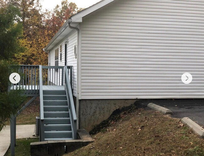 Back deck - 124 Kent St