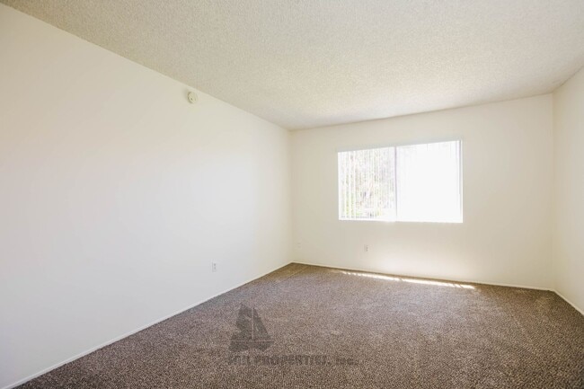 Building Photo - Charming 1-bedroom, 1-bath Condo in Huntington Beach
