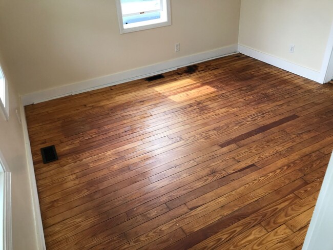 Building Photo - Newly Renovated 2 Bedroom House