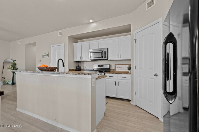 Building Photo - 13514 Bradford St