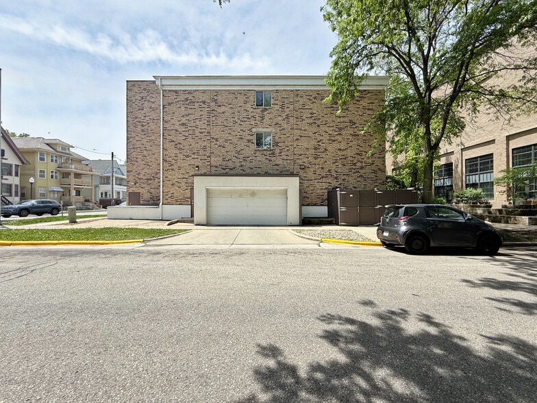 Building Photo - 311 N Hancock St
