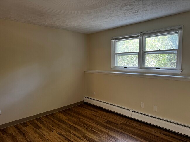 Building Photo - Briarwood 10