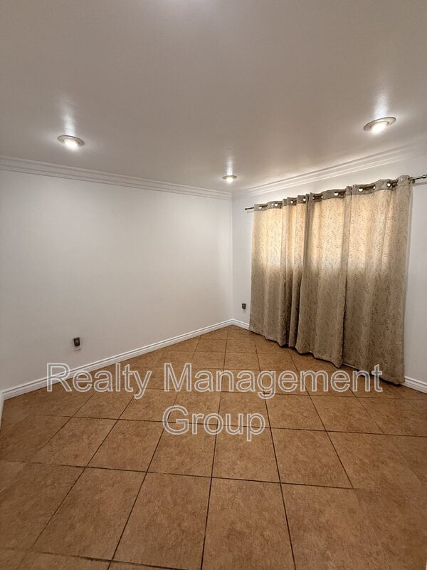 Building Photo - 98 E Palomar St